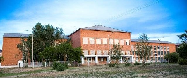 Здание школы на ул. Толстихина, 2б